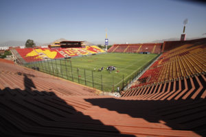 Permiso de edificación en Estadio Santa Laura mantiene en pugna a Unión Española, municipalidad y los vecinos