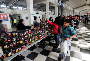 Una millonaria infraestructura ilegal construida en Valparaíso puede operar si ..........