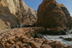 FOTOS | Grafiteros dañan de forma irreparable pintura rupestre en Cuevas de Anzota en Arica
