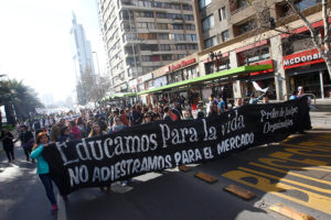 Profesores de tres comunas de Santiago anuncian paro indefinido