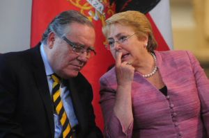 Evalúan acusación constitucional contra ministro Campos por designación de notario