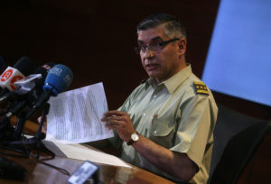 General Gonzalo Blu se suma a Villalobos y renuncia a Carabineros