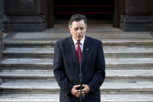 Canciller Ampuero sale a dar explicaciones por sus dichos del 