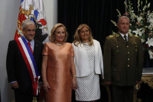 Bruno Villalobos habría presentado su renuncia anoche durante saludo protocolar a Sebastián Piñera