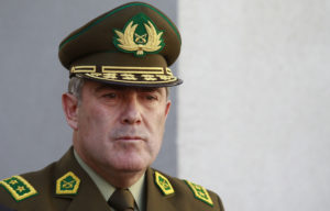 Carabineros identifica a oficial que filtró hoja de vida de general Hermes Soto