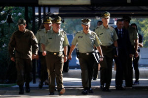 Las dudas sobre la decisión del Gobierno de dejar en manos de Carabineros su propia modernización