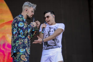 Camila Vallejo y la comentada polera de su pareja durante show en Lollapalooza: 