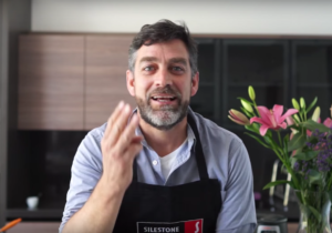 Actor Felipe Braun entra al debate por agresión a José Antonio Kast con mención a Pinochet