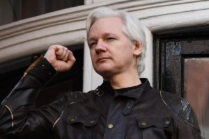 Ecuador incomunica a Julian Assange por mensajes contra expulsión de rusos de Reino Unido