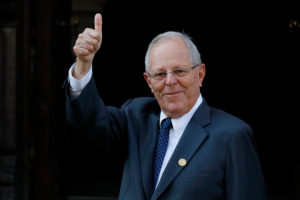 Pedro Pablo Kuczynski evalúa retirar su renuncia luego de que el Congreso lo tachara como 
