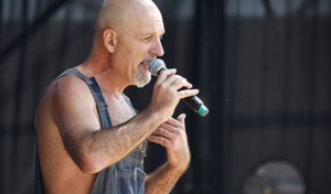 #NiUnaMenos inicia campaña para que ex Bersuit Vergarabat no se presente en Chile