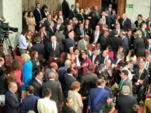 El Frente Amplio hizo fila para tomarse selfies con Evo Morales durante el Cambio de Mando