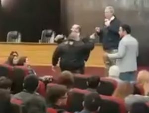 VIDEO | Joven increpó a J.A. Kast en charla y el ex diputado lo trató de 