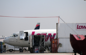 Law cancela vuelos y venta de pasajes por 