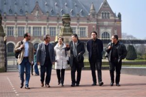 Parlamentarios chilenos en La Haya: 