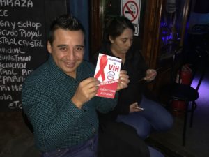 Diputado RN entrega condones en discoteques para prevenir el sida