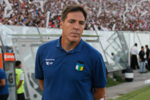 Eduardo Berizzo y Jaime Vera son las opciones para llegar al banco de Colo Colo