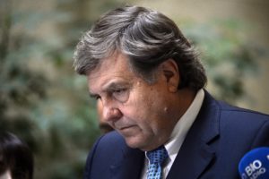 FOTO | Hasta en la UDI se avergonzaron: captan la reacción de Patricio Melero durante el show del diputado Urrutia