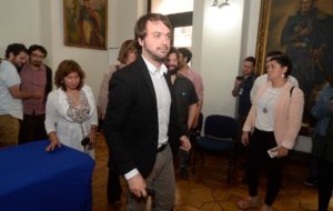 Jorge Sharp sigue el ejemplo de Boric y será parte de Comisión de Seguridad de Piñera