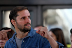 Diputado Urrutia se queda solo y Bellolio lo remata: 