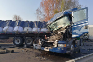 Un fallecido deja choque múltiple de 24 vehículos en San Fernando