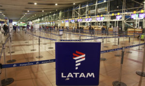 Huelga LAN Express: aerolínea extiende hasta el 2 de mayo cancelación y reprogramación de vuelos