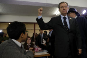 Ministro Varela plantea que educación sexual no debe comenzar en la adolescencia