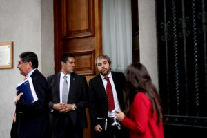 Chile Vamos llega a La Moneda para pedir apoyo a proyecto que reduce número de parlamentarios