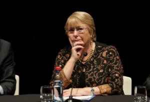Bachelet cuestiona cambios en protocolo de aborto: 