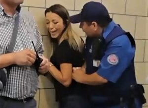 VIDEO | La respuesta de Metro a la violenta agresión de un guardia a pasajera que pedía ayuda en Cal y Canto