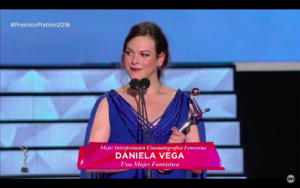 VIDEO | Emocionante recibimiento a Daniela Vega en los Premios Platino (con pequeño impasse incluido)