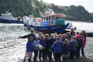 Mes del libro: Desafío Levantemos Chile recorre Chiloé con bibliolancha y cuenta cuentos