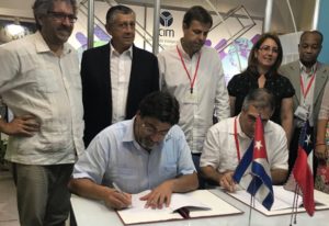 Alcaldes logran acuerdo en Cuba para importar medicamentos más baratos para farmacias populares
