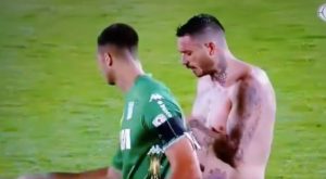 VIDEO | Lo dejaron en visto: arquero de Racing no quiso cambiar camiseta con Pinilla