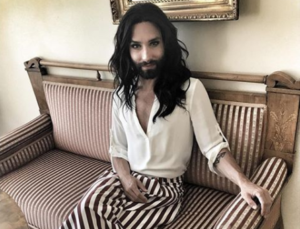 Cantante Conchita Wurst revela que es portadora de VIH para evitar extorsión