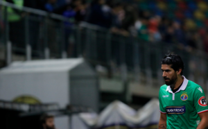 FOTOS | Más loco que nunca: Abreu lanza una mesa a los hinchas de Audax