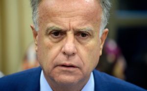 VIDEO | Funcionarios se toman Ministerio de Salud en protesta contra Santelices