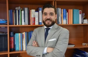 Fundador de ONG anti LGBT asume como jefe de la División Jurídica del Mineduc