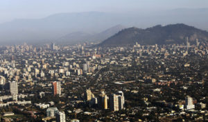 Más de la mitad de las familias de Santiago no puede acceder a viviendas nuevas