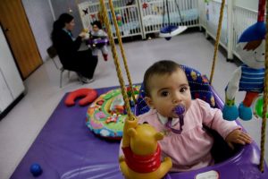 Justicia quita custodia a tíos de menor de un año abusada en Valparaíso