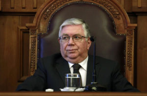 Ministro de la Suprema cuestiona imprescriptibilidad de delitos sexuales contra niños