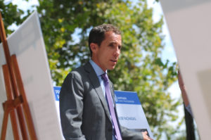 Alcalde de Santiago ve 