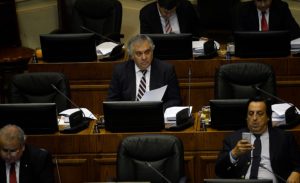Familiar de senador RN ocupará cargo del renunciado hijo de Andrés Chadwick en Presidencia