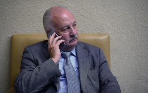 Defensa de Guillermo Teillier solicita su sobreseimiento por venta inmobiliaria del PC