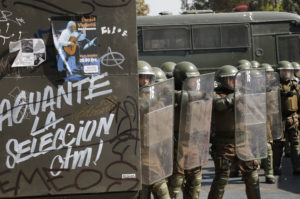 Carabineros remueve a prefecto de Fuerzas Especiales que ordenó no usar armas en marchas