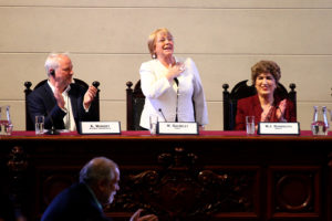 Bachelet pidió a ex ministros 