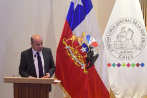 Contralor descarta nepotismo y explica objeción a contrato de hijo de Chadwick