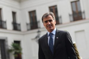 Los ministros que siguen la doctrina Valente e invierten fuera de Chile