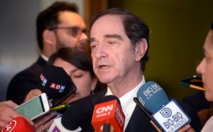 Diputados presentan solicitud para interpelar al ministro Hernán Larraín