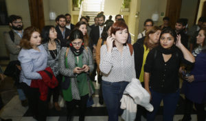 Diputadas del FA, PC, PS y PPD formalizan acusación constitucional contra Santelices por aborto